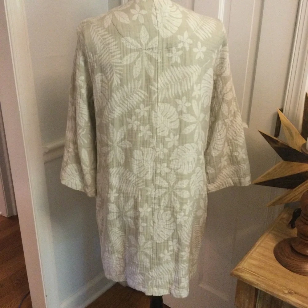 Tahari- Beautiful Long Linen Blazer with Open front. Size M - Picture 4 of 12